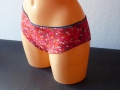 Slip in rot mit Blümchen und Herzchen, 96% Baumwolle, 4% Elasthan