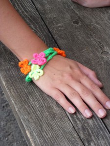 Read more about the article Wickelarmband NEON-Flowers
