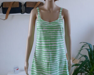 gestreiftes Trägerkleid für Nacht oder Tag grün-weiß (BIO-Jersey)