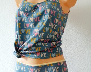 Hemdchen mit Hipslip “Love” in M