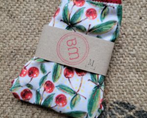 Hipslip „Glossy Cherries on White“