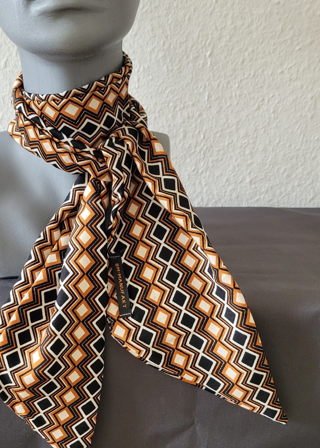 Schaltuch "Würfelstruktur kassettiert Erdtöne" aus Viskose, klassisches Muster auch für den Mann chic