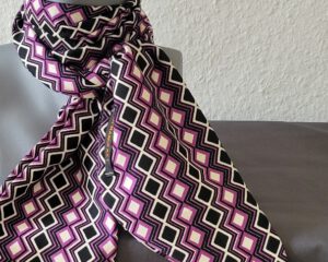 Schaltuch „Würfelstruktur kassettiert Lila-Schwarz-Creme“