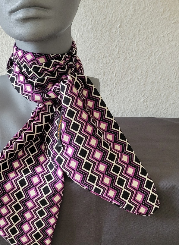 Schaltuch "Würfelstruktur kassettiert Lila-Schwarz-Creme" aus Viskose