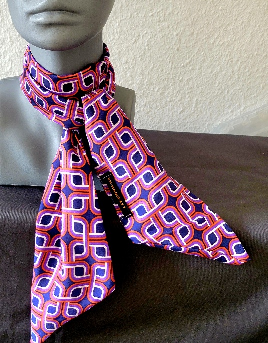 Schaltuch "Chained Elements in Purple" aus Viskose, geometrisches Muster, klassisch