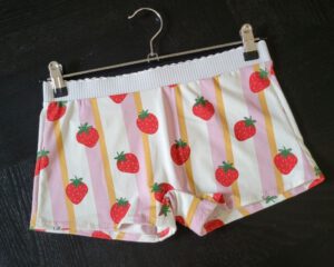 Boxershorts Ladies „Strawberries on elegant White Stripes“